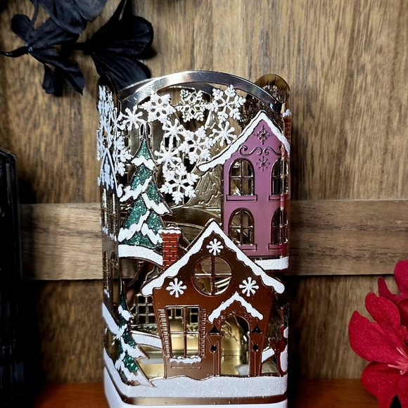 B&BW Christmas Festive Holiday Village Hand Soap Holder - Picture 4 of 4